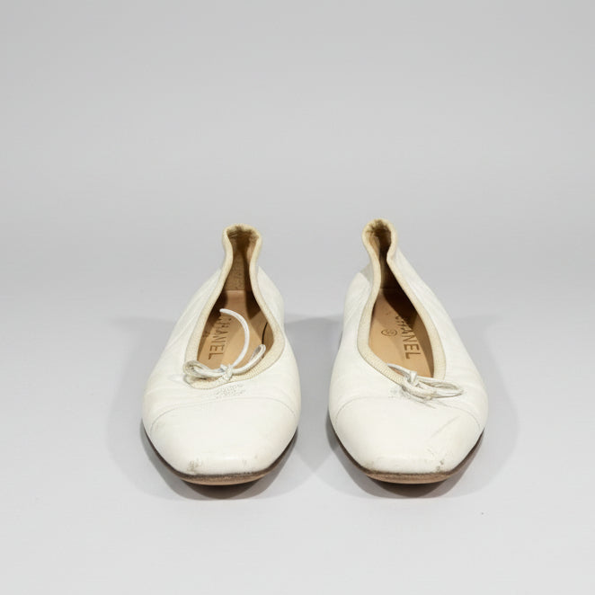Chanel White Leather Ballet Flats - Size 35.5