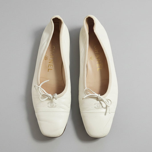 Chanel White Leather Ballet Flats - Size 35.5